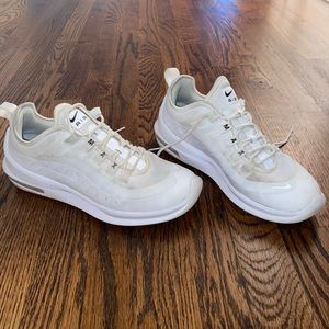 Nike air max women’s tennis shoes